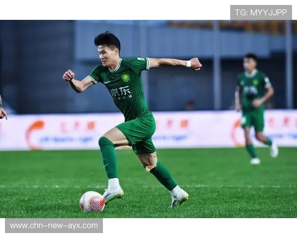 大连英博林良铭边路突破送出助攻 大连英博林良铭边路突破送出助攻